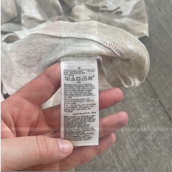 Old Navy Size Medium Camouflage Long-Sleeve Shirt. - Picture 6 of 7